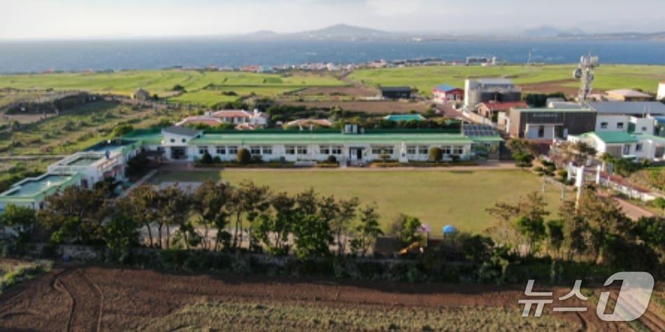 본문 이미지 -  2026학년도부터 분교장으로 개편된 대정초 가파분교장 전경.