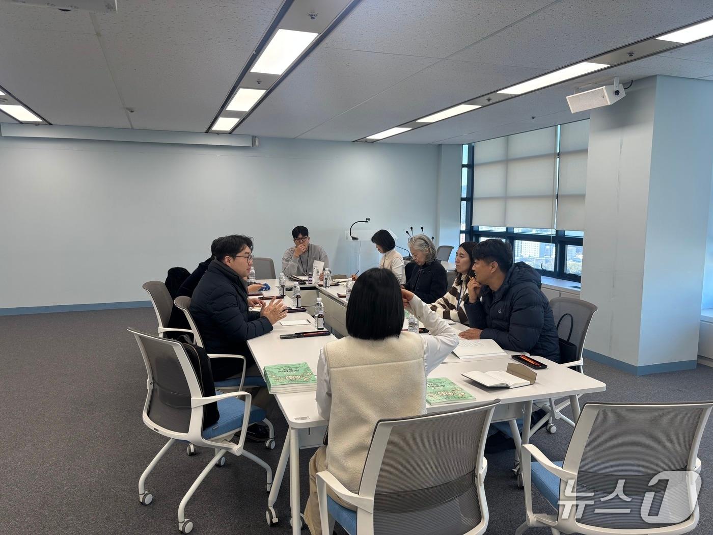 본문 이미지 - 회의 모습.(강릉문화재단 제공, 재판매 및 DB 금지) 2026.1.22/뉴스1