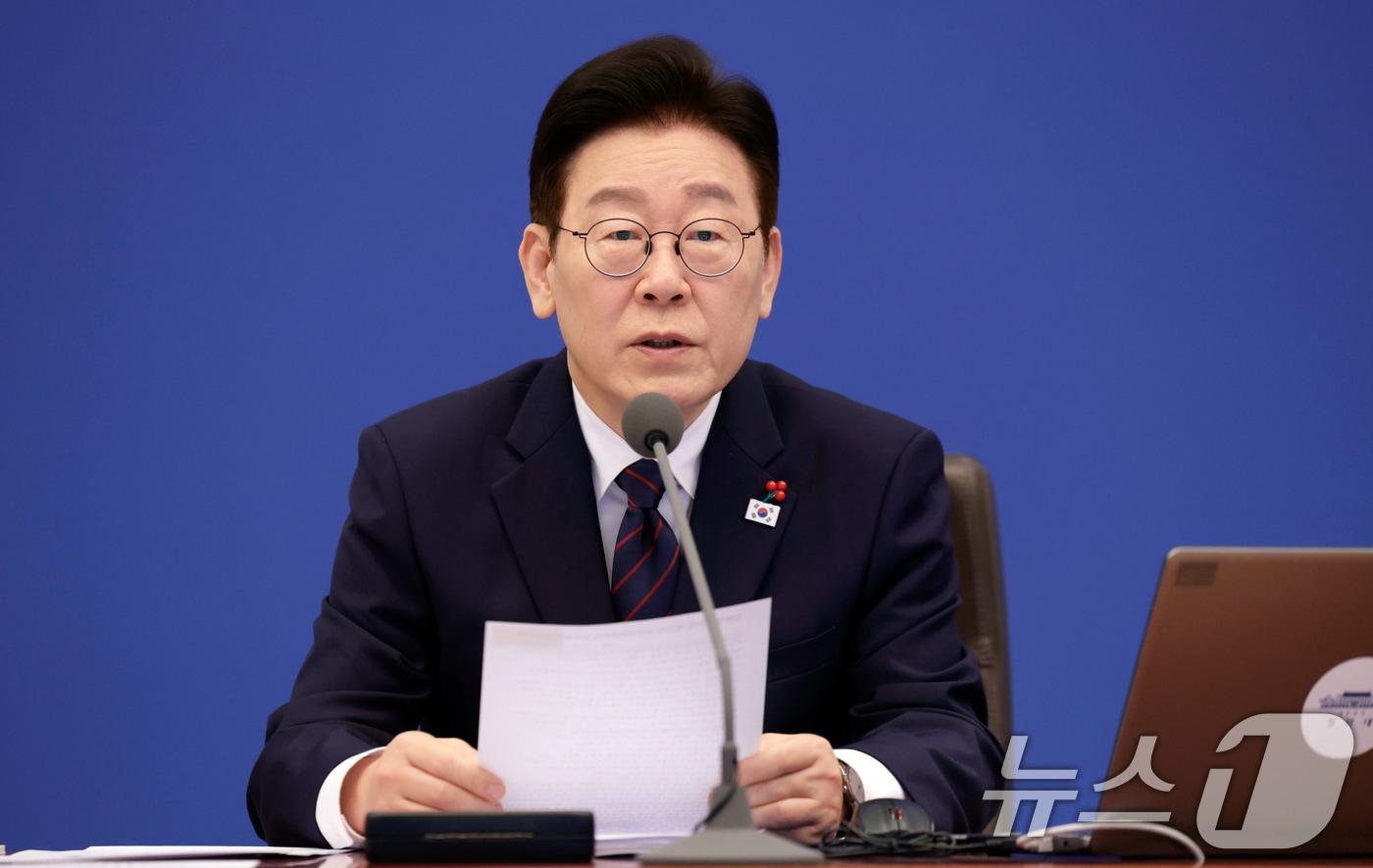 본문 이미지 - 이재명 대통령이 22일 청와대에서 열린 수석보좌관회의에서 발언하고 있다. (청와대통신사진기자단) 2026.1.22/뉴스1 ⓒ News1 허경 기자