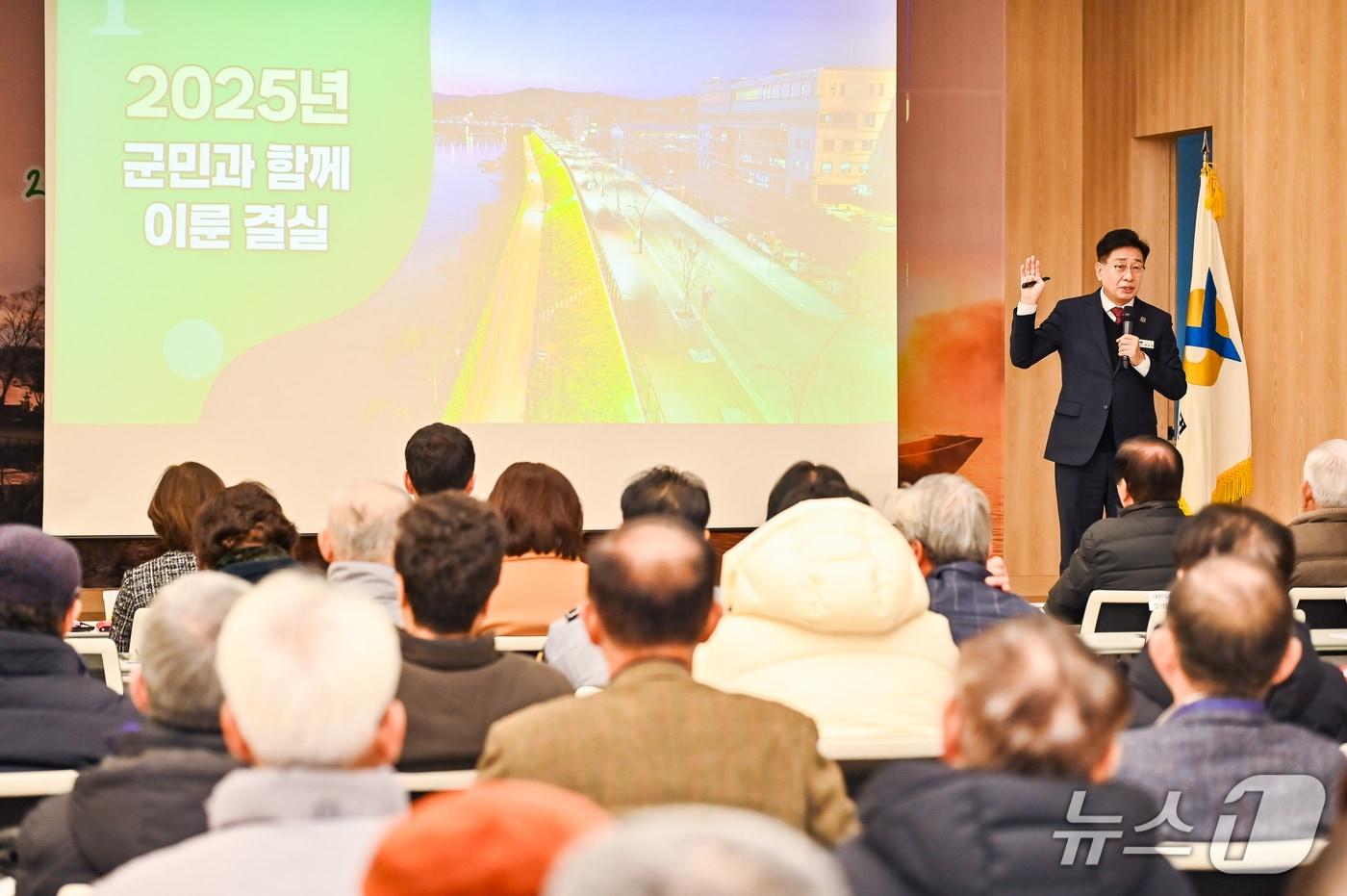 본문 이미지 -  전진선 경기 양평군수가 군민과 함께하는 소통한마당에서 이야기하고 있다.(양평군 제공. 재판매 및 DB 금지)/뉴스1