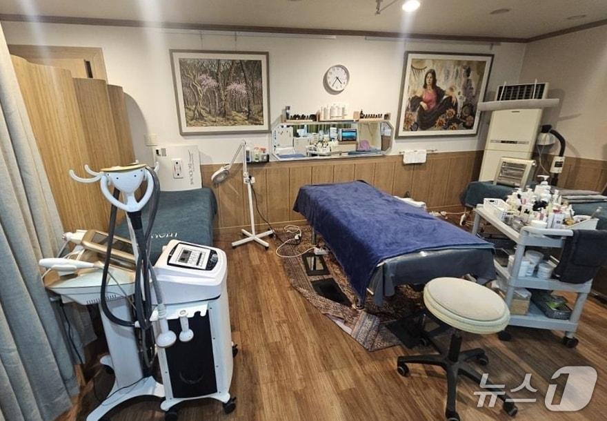 본문 이미지 - 경남도 특사경의 단속에 적발된 불법 미용업소 모습.(경남도 제공. 재판매 및 DB금지)