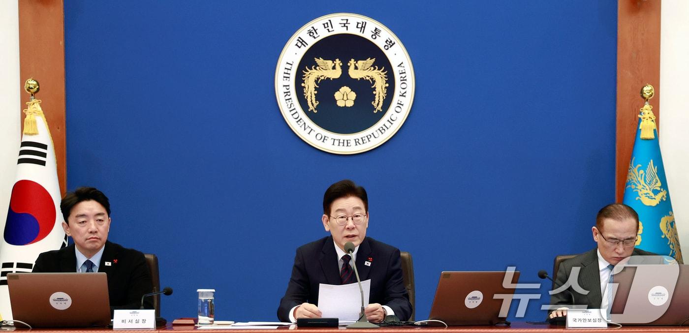 본문 이미지 - 이재명 대통령이 22일 청와대에서 열린 수석보좌관회의에서 발언하고 있다. (청와대통신사진기자단) 2026.1.22/뉴스1 ⓒ News1 허경 기자
