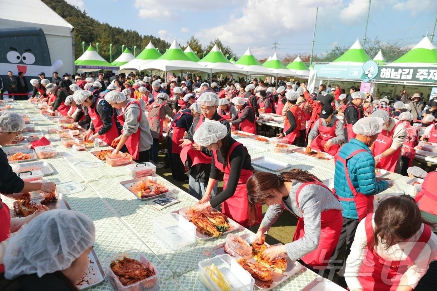 본문 이미지 - 2025 해남미남축제 515 김치비빔 체험행사(해남군 제공. 재판매 및 DB금지) /뉴스1 