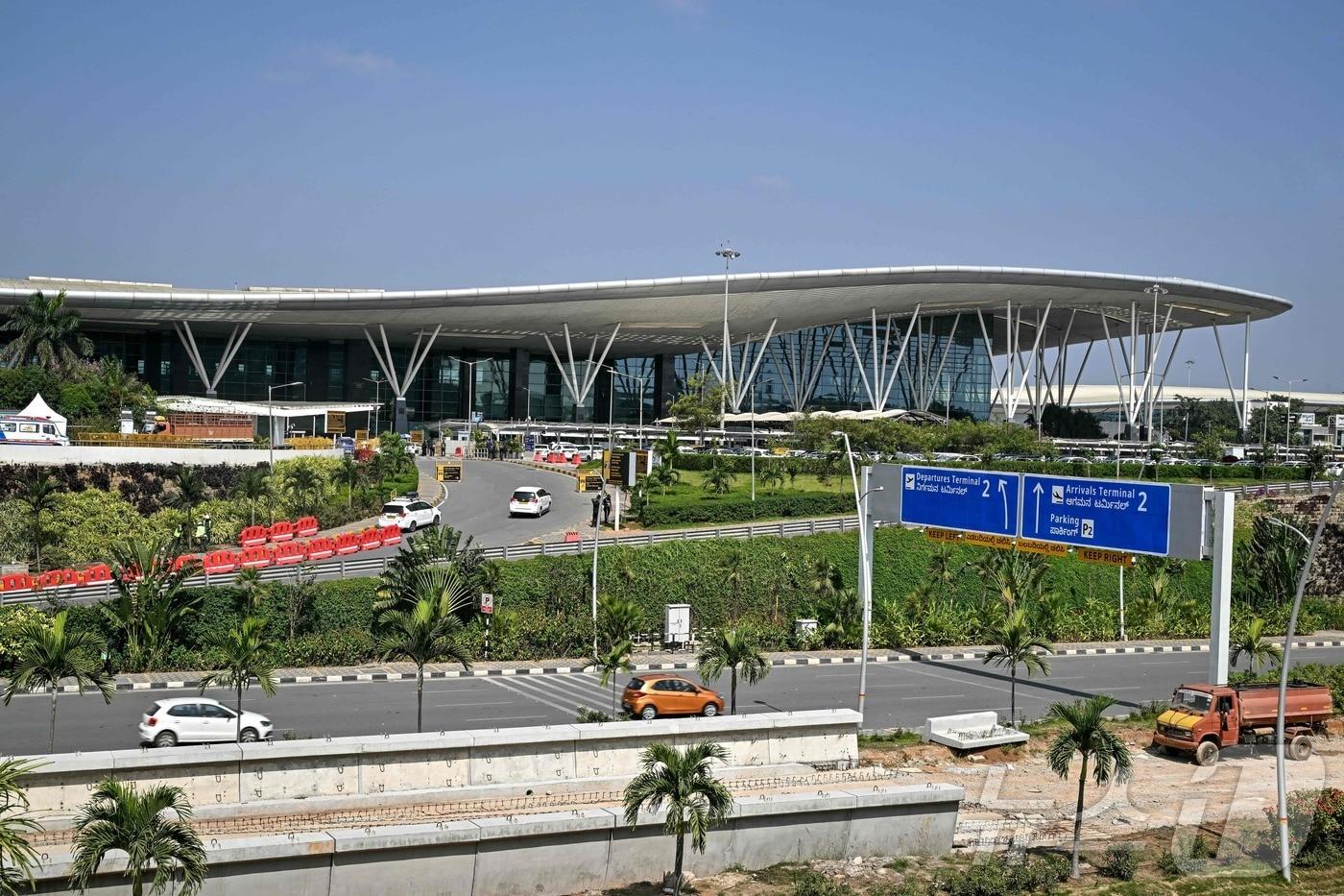 본문 이미지 - 인도 벵갈루루의 켐피고다 국제공항. 2025.12.9./뉴스1 ⓒ AFP=뉴스1 ⓒ News1 이창규 기자