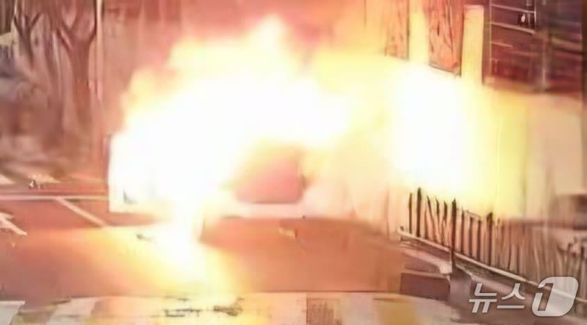 본문 이미지 - 승용차 화재.(경기도소방재난본부 제공. 재판매 및 DB금지)