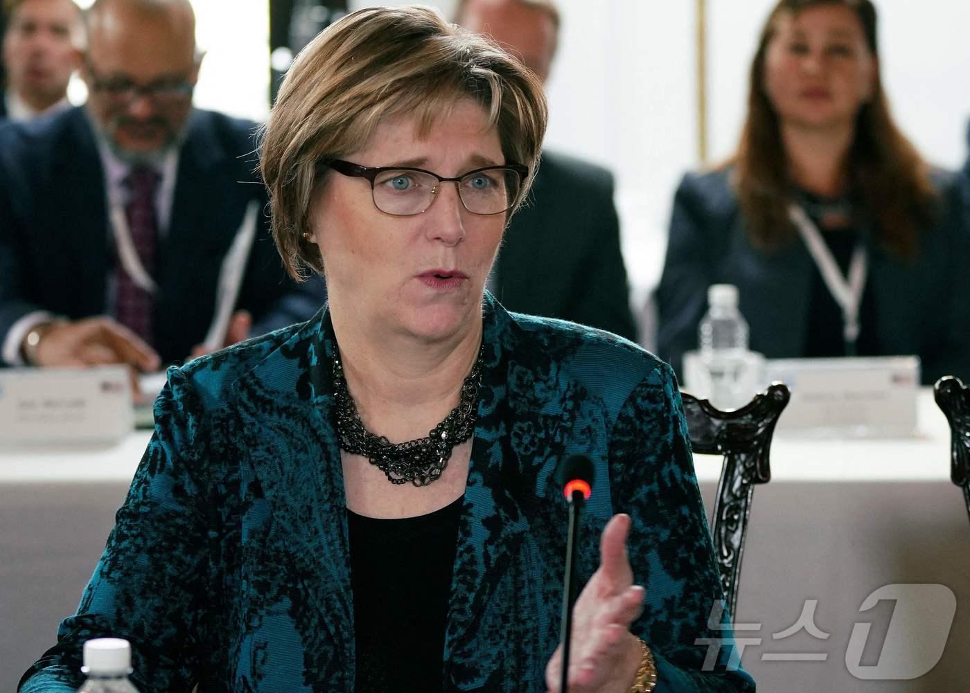 본문 이미지 - 로라 F. 도구 미국 주온두라스 대사가 2023년 1월 10일 테구시갈파 대통령궁에서 열린 ‘미국-온두라스 전략 및 인권 대화’ 출범 행사에서 이민, 부패, 안보 문제를 논의하며 발언하고 있다. 2023.01.10.<자료사진> ⓒ AFP=뉴스1