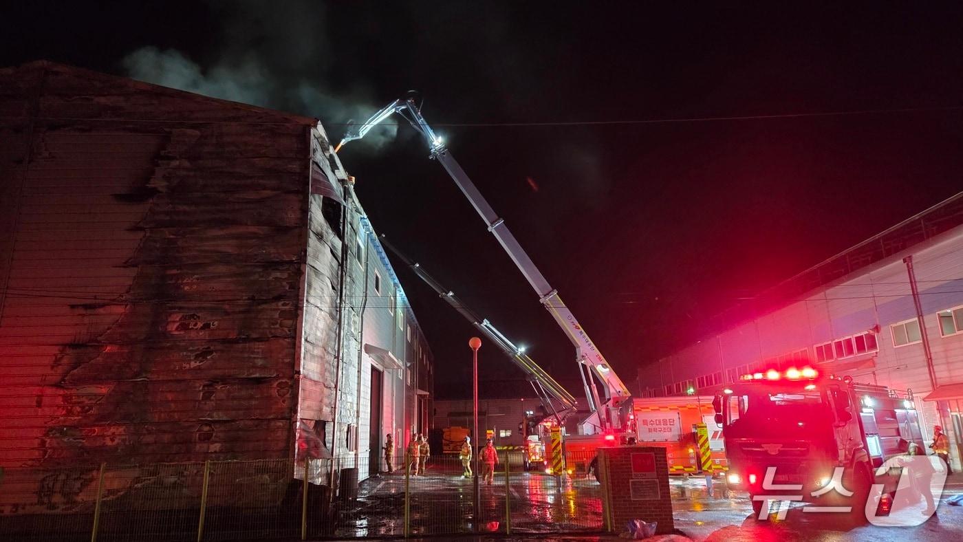 본문 이미지 - 화재 현장 모습.(전북소방 제공. 재판매 및 DB 금지)