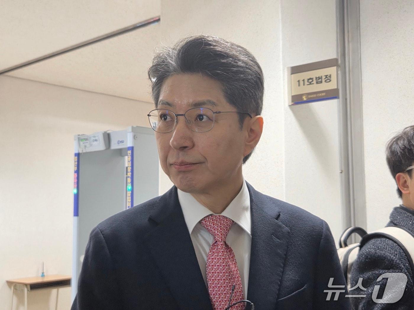 본문 이미지 - 23일 대구지법에서 공직선거법 위반 사건 선고를 받은 뒤 언론 인터뷰를 하고 있는 정장수 전 대구시 경제부시장.2026.1.23/뉴스1 ⓒ News1 이성덕 기자