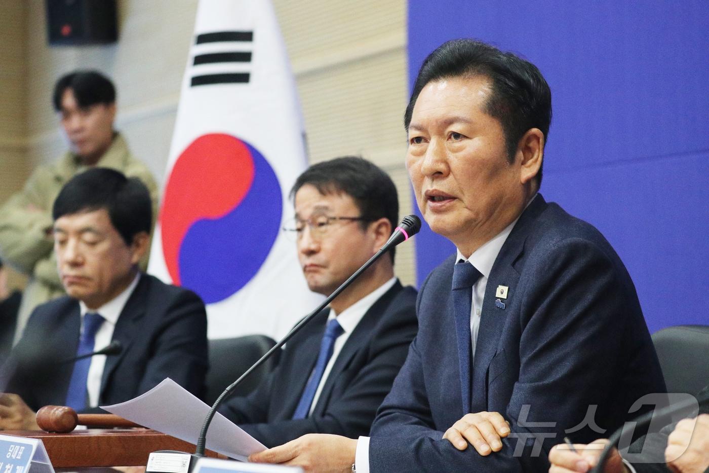 본문 이미지 - 정청래 더불어민주당 대표가 23일 충북 진천선수촌에서 열린 최고위원회의에서 모두발언을 하고 있다. 2026.1.23/뉴스1 ⓒ News1 김용빈 기자