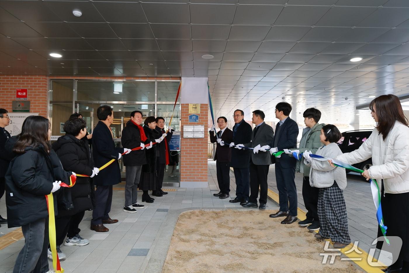 본문 이미지 - 꿈꾸리다함께돌봄센터 3호점 개소식(옥천군 제공. 재판매 및 DB금지) /뉴스1 