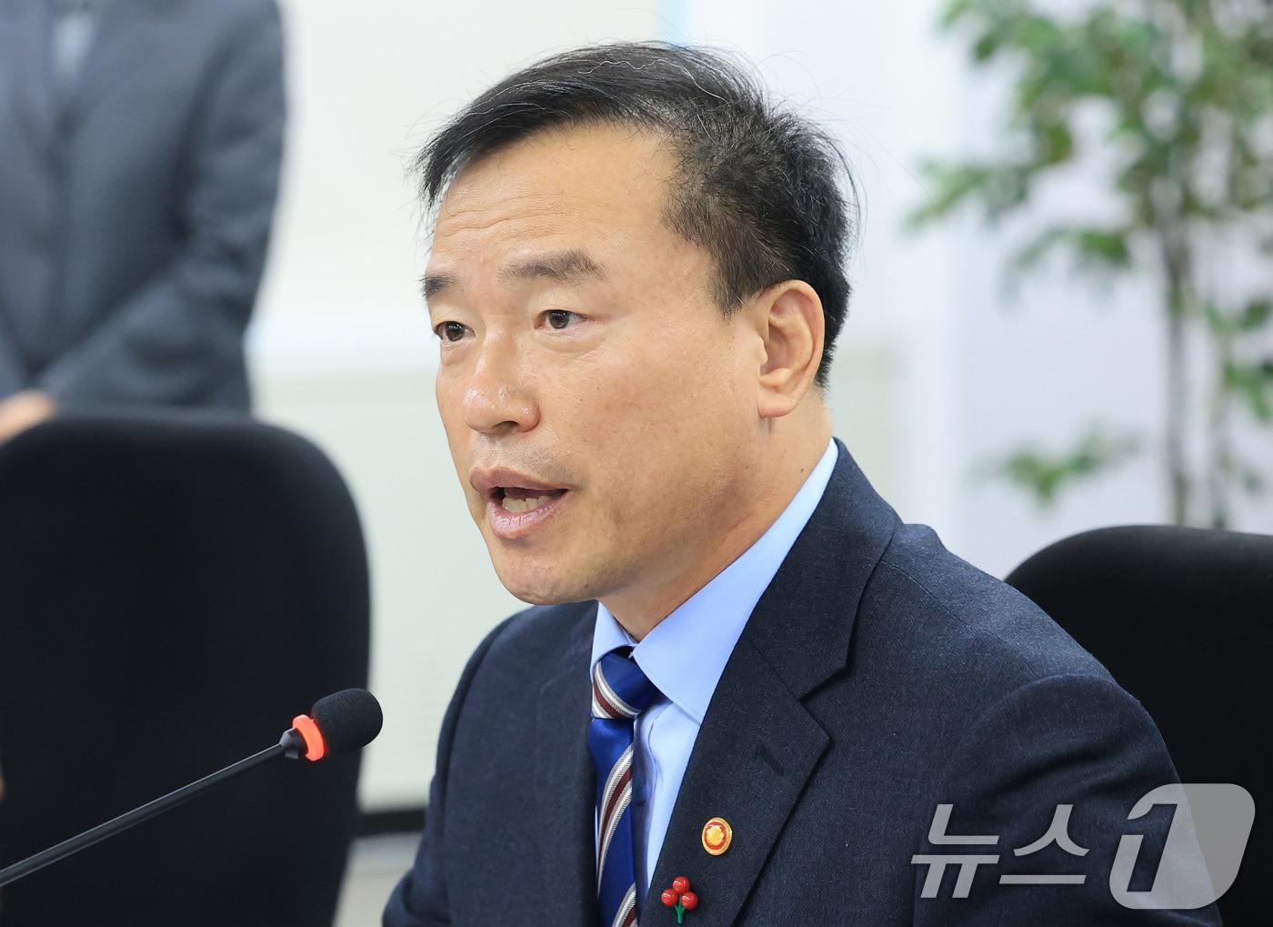 본문 이미지 - 김종철 방송미디어통신위원장이 23일 서울 종로구 정부서울청사에서 열린 디지털성범죄 대응 및 안전한 온라인 환경 조성을 위한 성평등가족부-방송미디어통신위원회 업무협약식에서 인사말을 하고 있다. 2026.1.23/뉴스1 ⓒ News1 임세영 기자