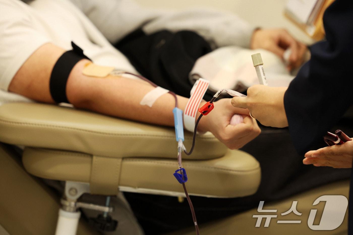 본문 이미지 - 23일 오전 광주 동구 헌혈의집 충장로센터에서 시민들이 헌혈을 하고 있다. (사진은 기사 내용과 무관하다). 2026.1.23 ⓒ 뉴스1 이승현 기자
