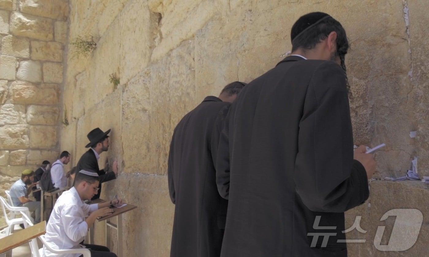 본문 이미지 - 통곡의 벽 (에밀 알라젬, 이스라엘 고대유물관리국 제공)