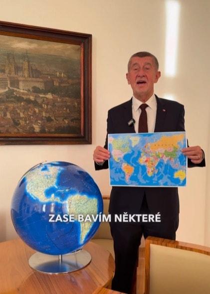 본문 이미지 - 안드레이 바비시 체코 총리는 20일(현지시간) 인스타그램에 '지구본을 샀는데 어떤 사람들은 그걸 보고 비웃었다. 내가 왜 그걸 샀는지 설명해 주겠다'는 문구와 함께 영상을 게시했다. (출처=안드레이 바비시 체코 총리 인스타그램 계정)