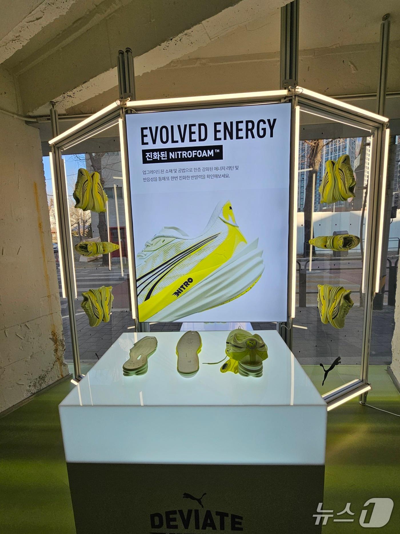 본문 이미지 - 푸마(PUMA)가 23일 서울 성동구 일대에서 '푸마 디비에이트 나이트로 4 론칭 기념 쇼케이스'를 개최했다.ⓒ 뉴스1/김진희 기자.