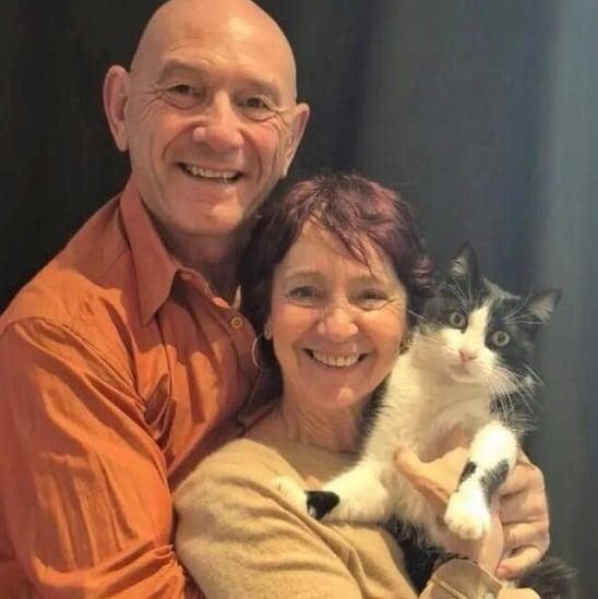 본문 이미지 - 고양이 필루와 보호자 파트릭·에블린 시르 부부.