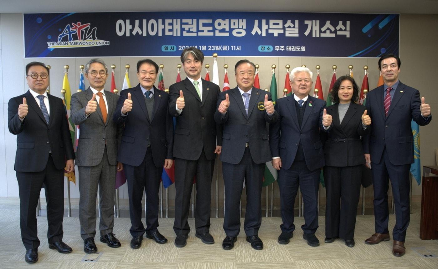 본문 이미지 - 아시아태권도연맹이 23일 태권도원에서 사무실 개소식과 현판 제막식을 가졌다. (태권도진흥재단 제공)