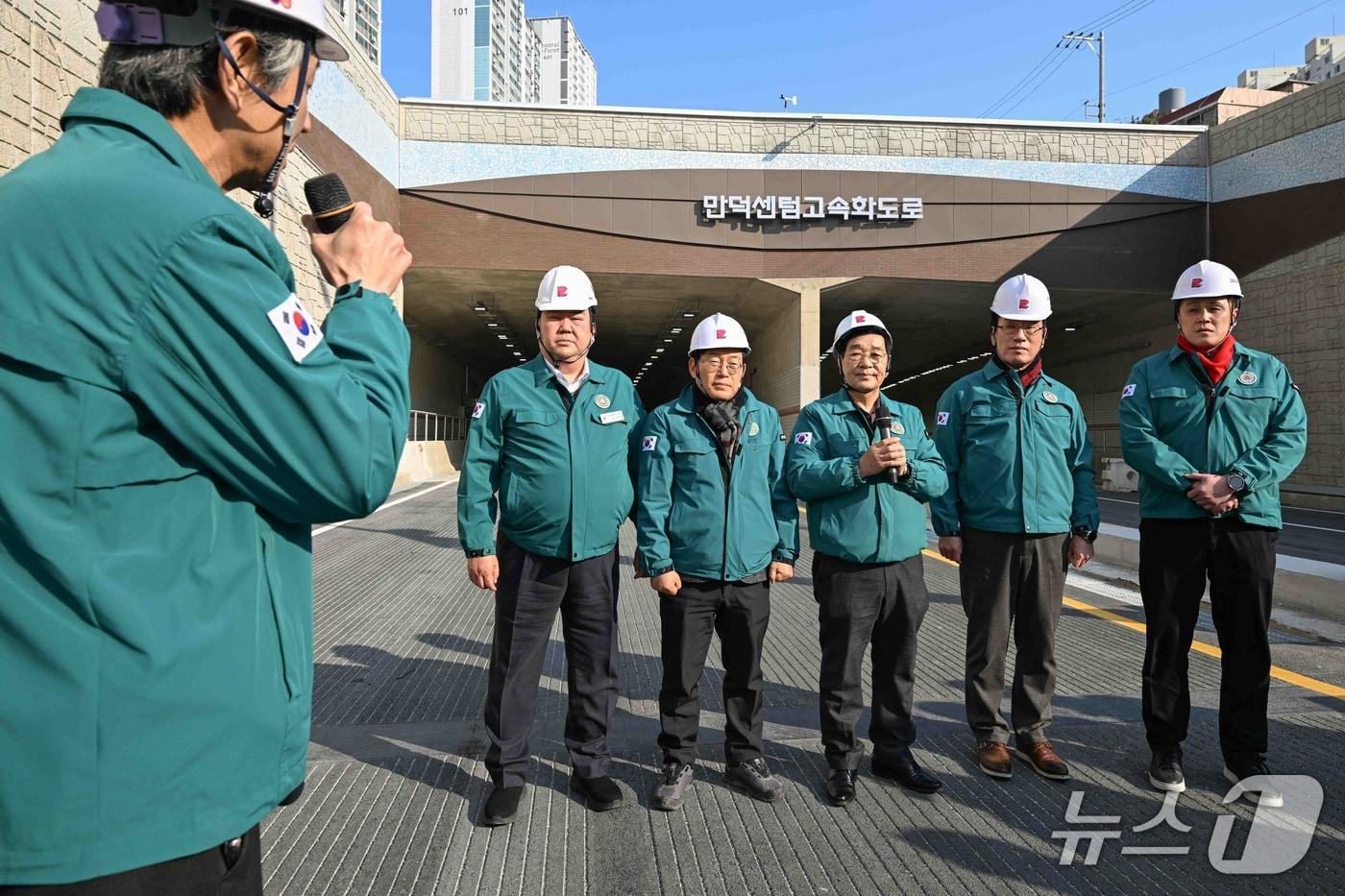 본문 이미지 - 현장 방문 모습.(부산시의회 제공. 재판매 및 DB금지)