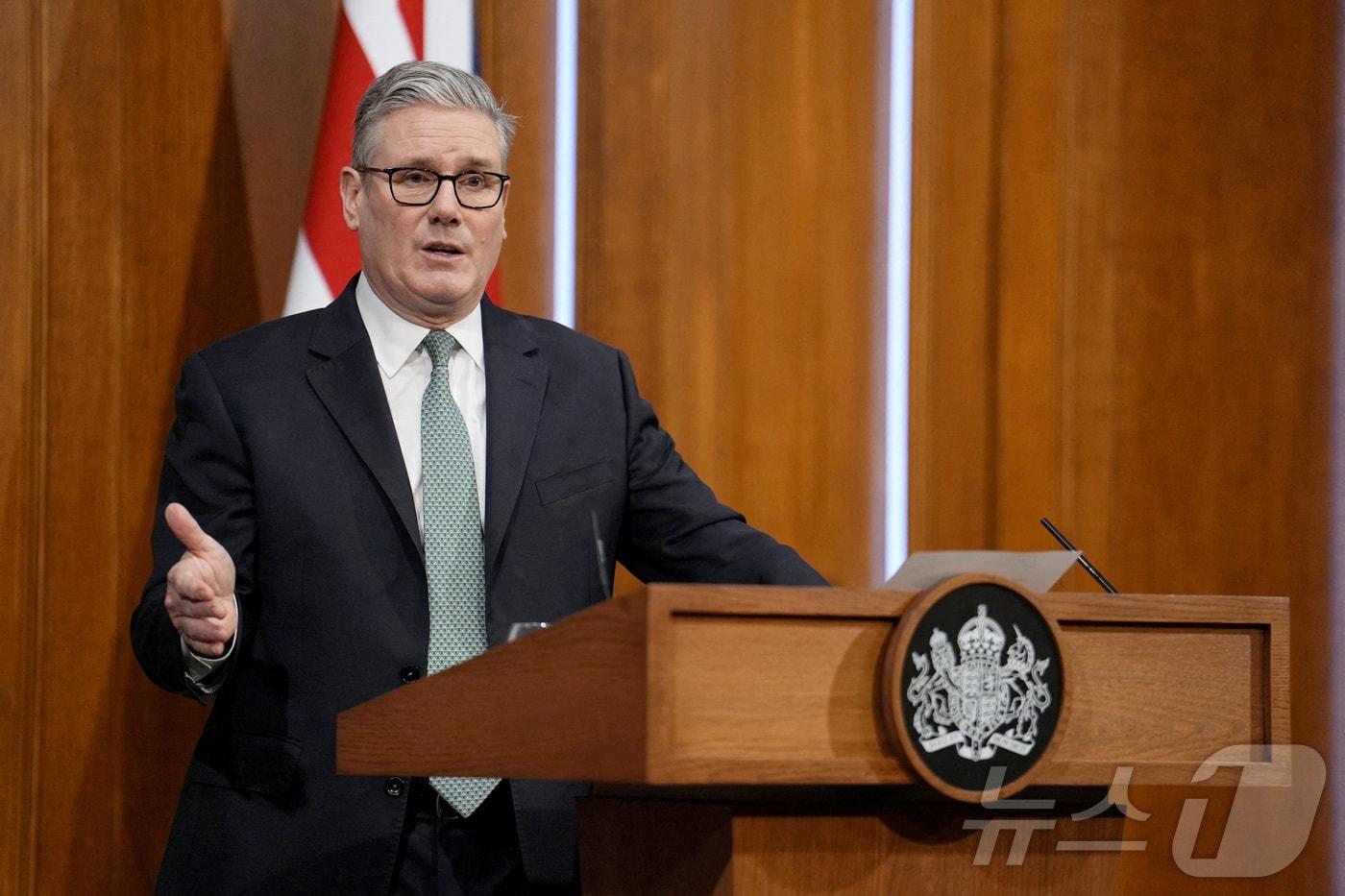 본문 이미지 - 키어 스타머 영국 총리가 19일(현지시간) 도널드 트럼프 미국 대통령이 그린란드 병합과 관련해 유럽에 관세를 부과하겠다고 위협한 후 기자회견을 하고 있다. 2025.1.19./뉴스1 ⓒ 로이터=뉴스1 ⓒ News1 이창규 기자