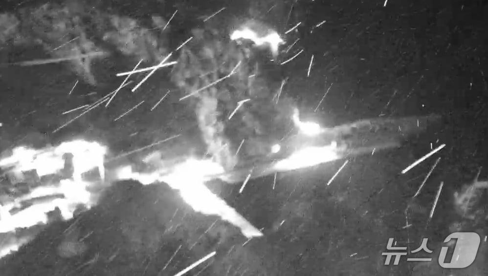 본문 이미지 - 25일 경북 울릉도와 독도에 대설주의보가 내려졌다. 사진은 이날 오후 울릉군 울릉항 실시간 LIVE(라이브)방송 갈무리. (재판매 및 DB 금지)