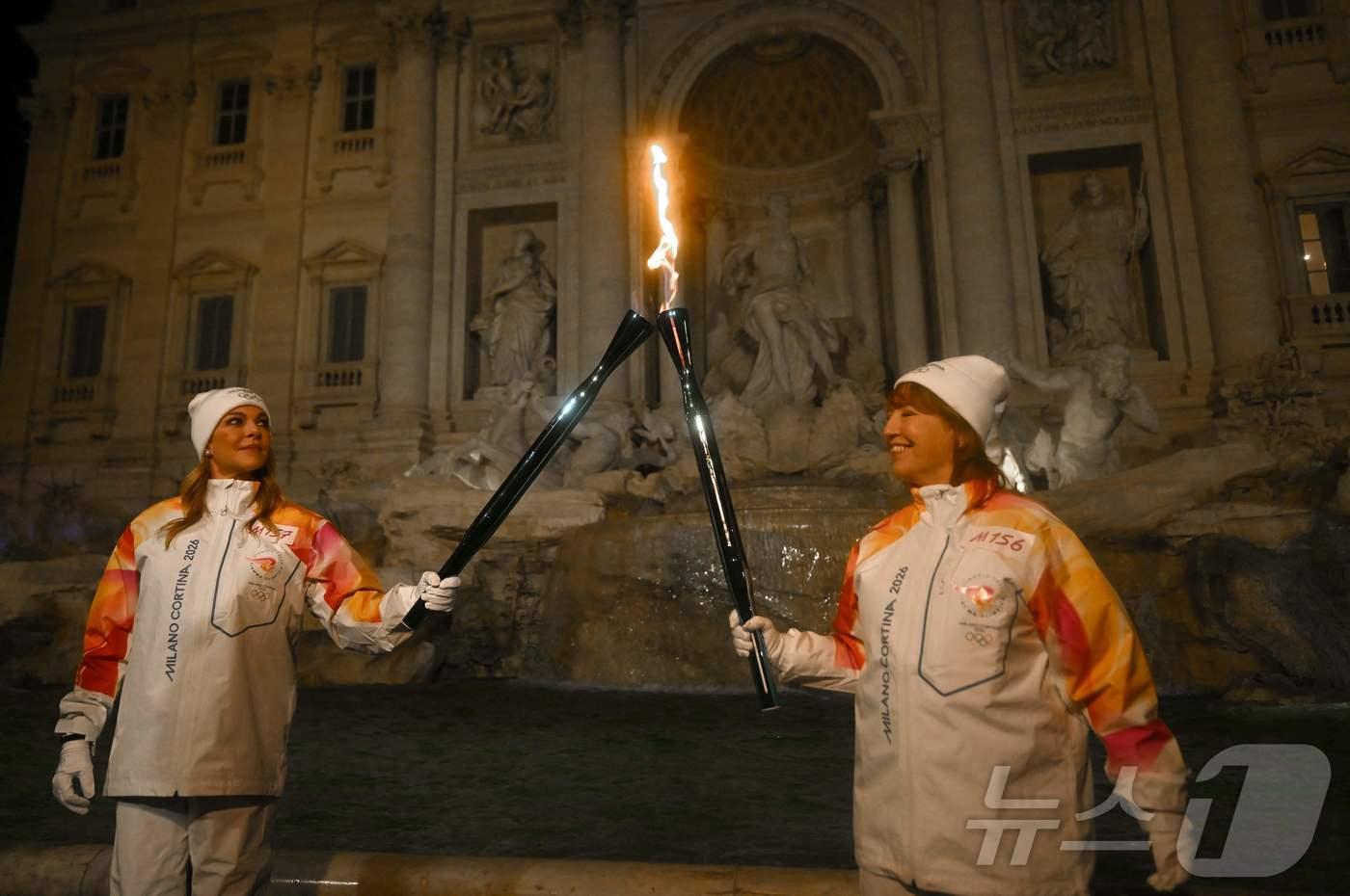 본문 이미지 - 이탈리아에서 진행 중인 2026 밀라노·코르티나담페초 동계 올림픽 성화 봉송. ⓒ AFP=뉴스1