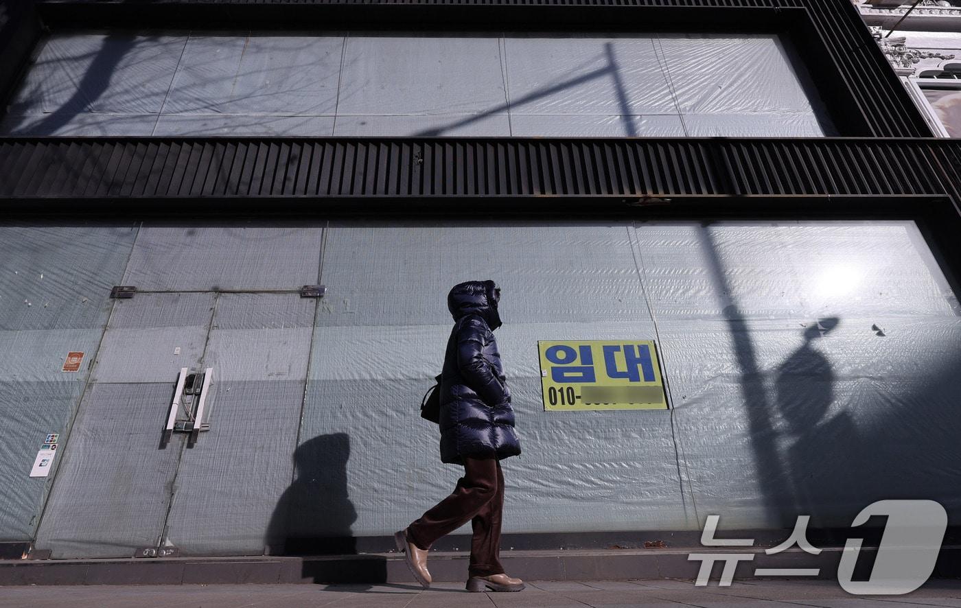 본문 이미지 - 서울 종로2가 대로변 건물에 임대 문구가 붙어 있다.ⓒ 뉴스1 박지혜 기자