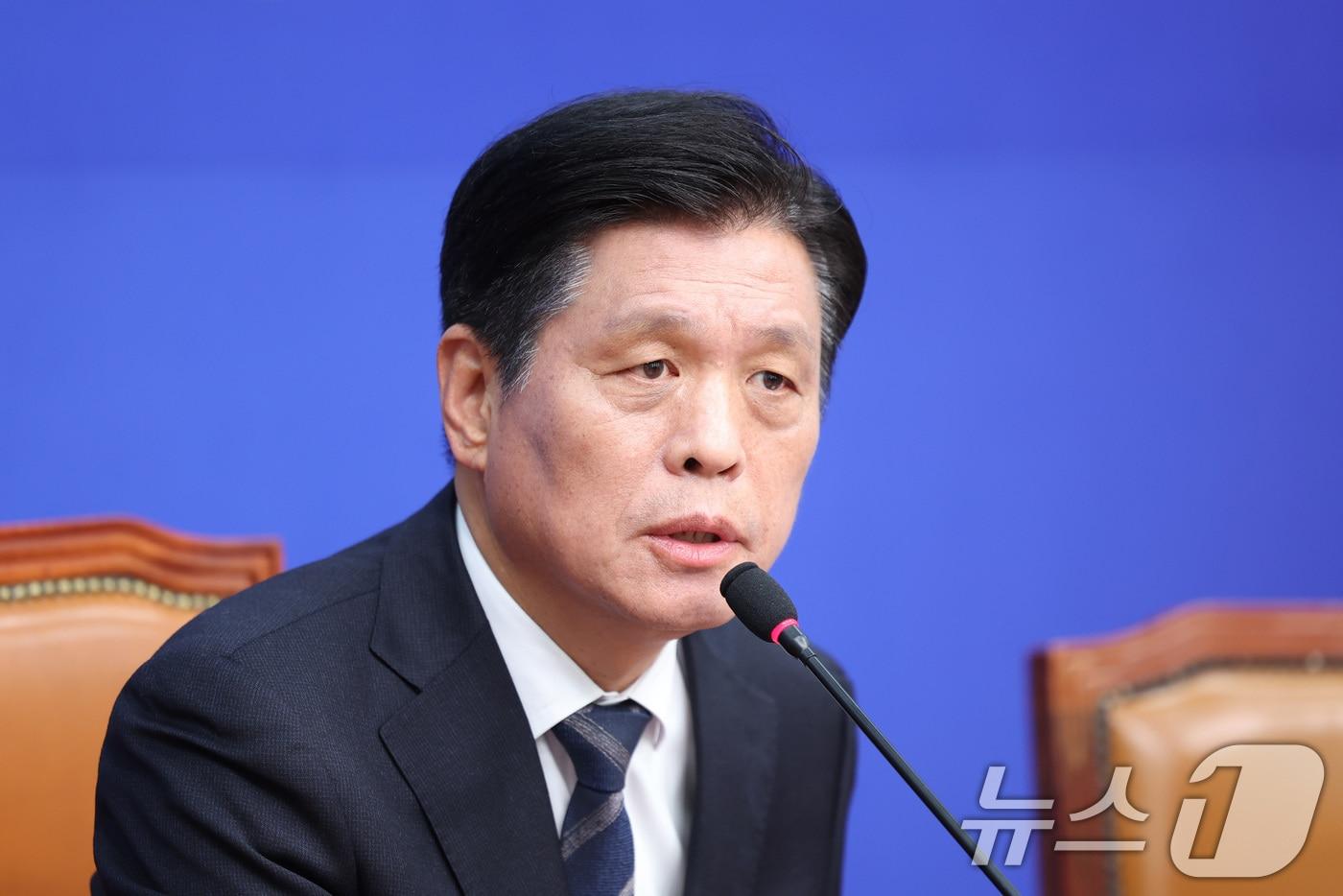 본문 이미지 - 조승래 더불어민주당 사무총장이 25일 서울 여의도 국회에서 현안 기자간담회를 하고 있다. 2026.1.25/뉴스1 ⓒ News1 신웅수 기자