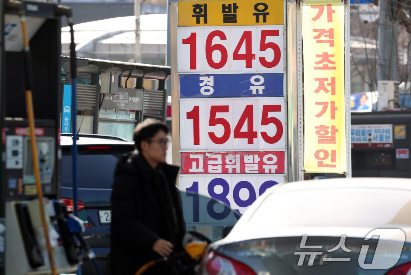 본문 이미지 - 서울의 한 주유소 모습.ⓒ News1 김명섭 기자