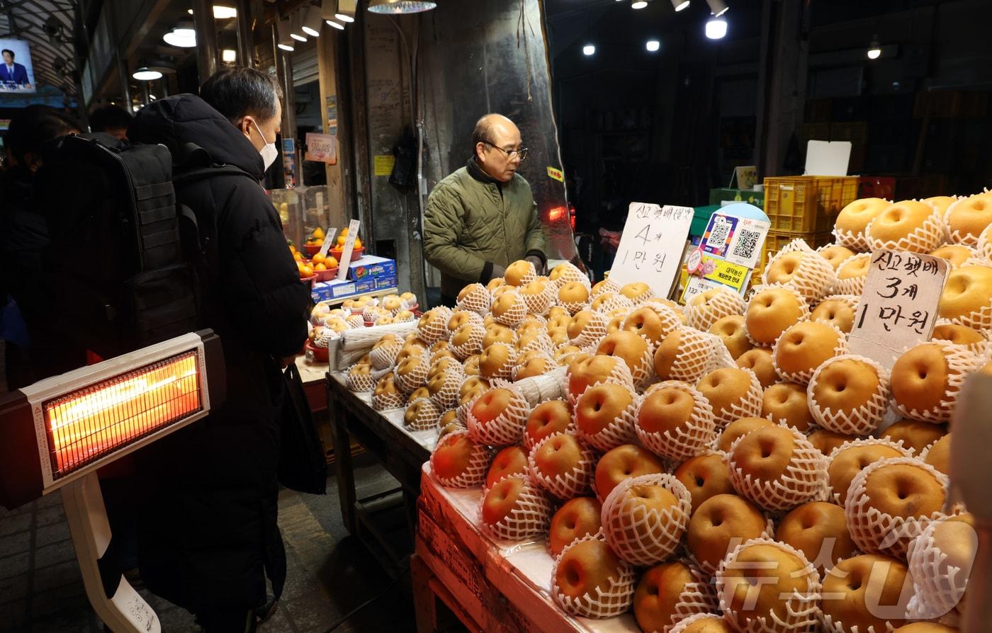 본문 이미지 - 서울 청량리 청과물시장 모습. 2026.1.25/뉴스1 ⓒ News1 김명섭 기자