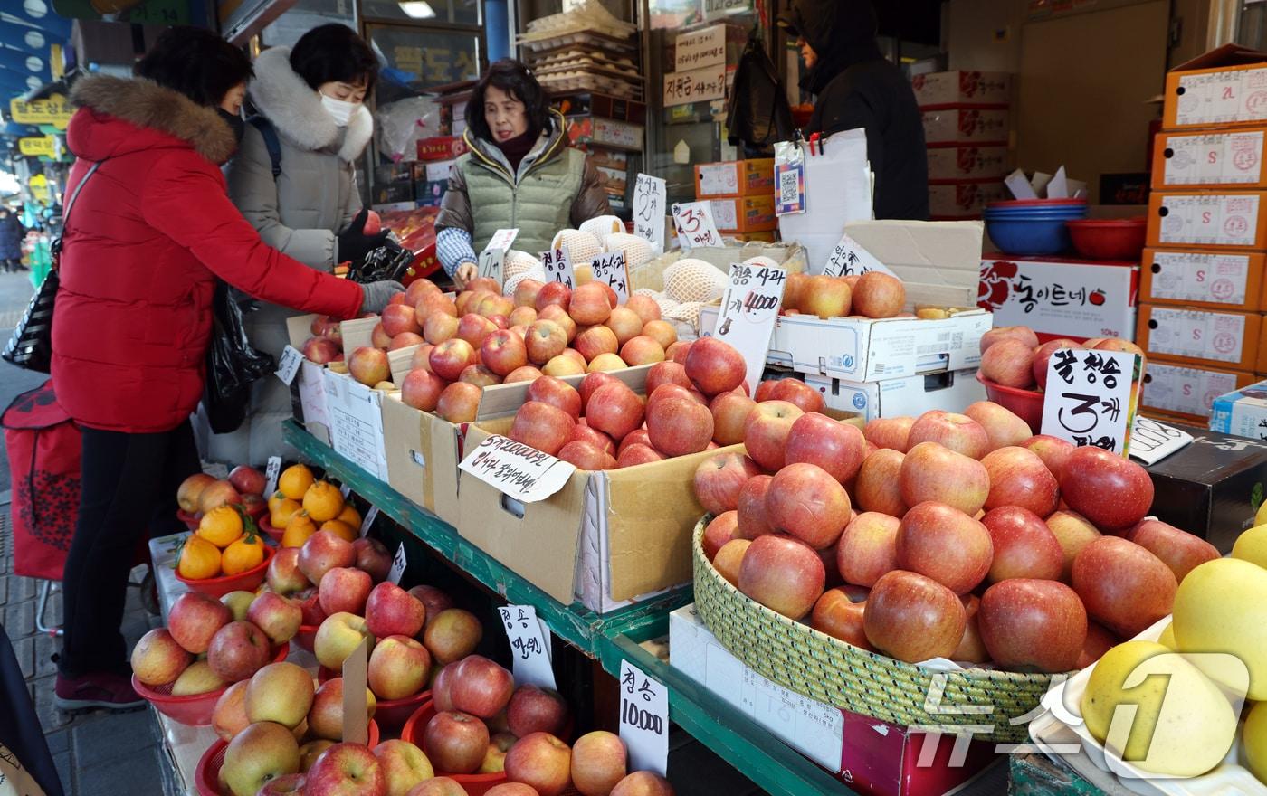 본문 이미지 - 서울 청량리 청과물시장 모습. 2026.1.25/뉴스1 ⓒ News1 김명섭 기자