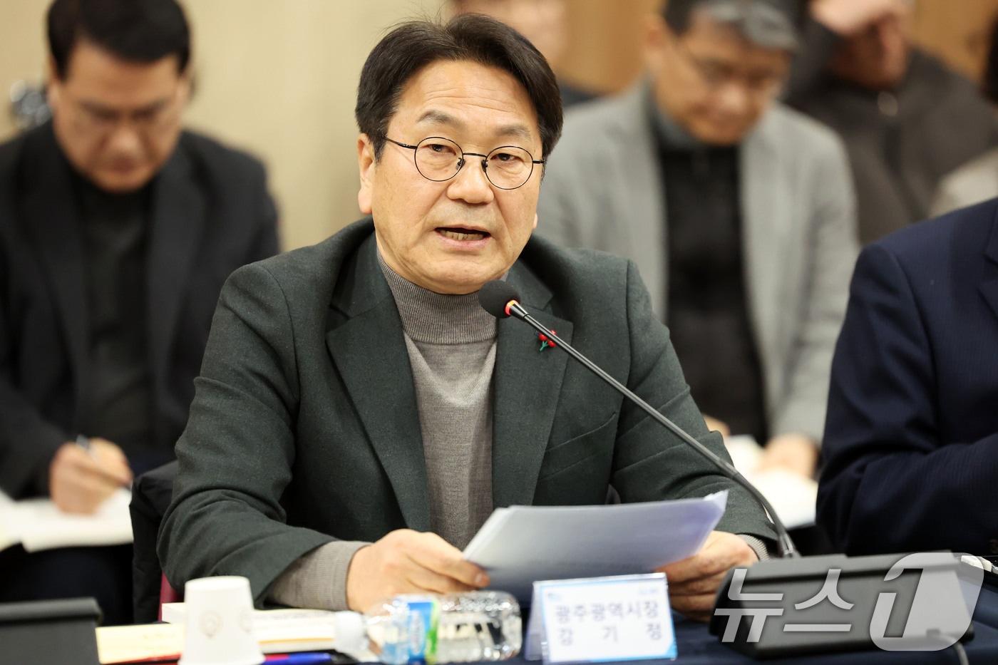 본문 이미지 - 강기정 광주시장이 25일 광주 서구 김대중컨벤션센터에서 열린 광주전남 행정통합 특별법 제정을 위한 간담회에서 발언하고 있다. 2026.1.25 ⓒ 뉴스1 이승현 기자