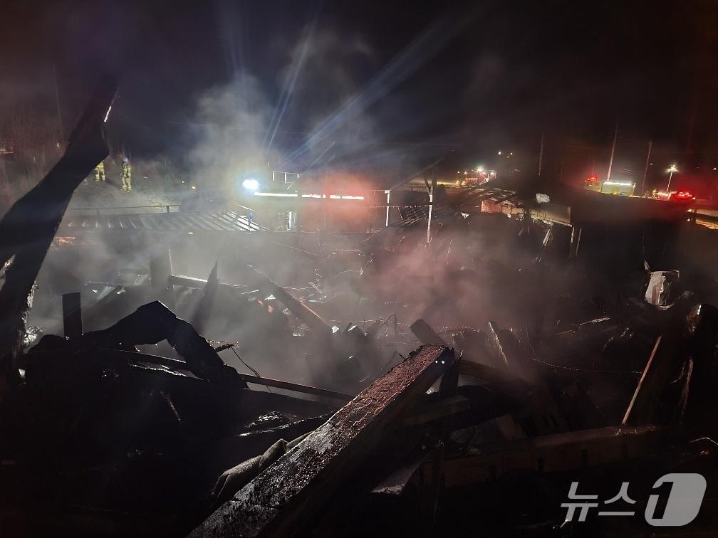 본문 이미지 - 화재 현장.(경남소방본부 제공. 재판매 및 DB금지)