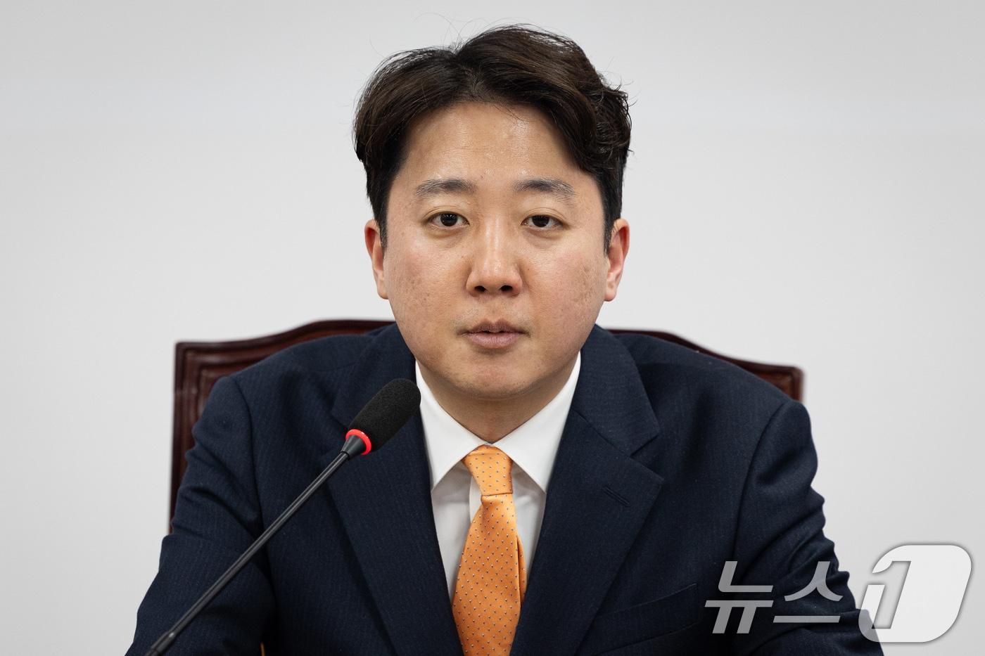 본문 이미지 - 이준석 개혁신당 대표가 26일 서울 여의도 국회에서 열린 최고위원회의에서 모두 발언을 하고 있다. 2026.1.26/뉴스1 ⓒ News1 유승관 기자
