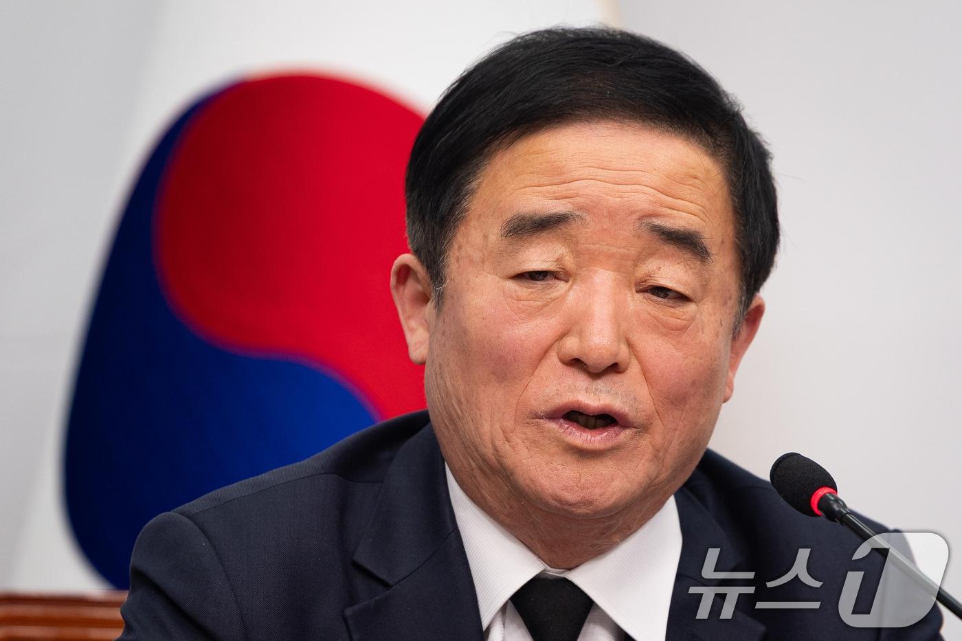 본문 이미지 - 강득구 더불어민주당 최고위원이 26일 서울 여의도 국회에서 열린 최고위원회의에서 모두 발언을 하고 있다. 2026.1.26/뉴스1 ⓒ News1 유승관 기자