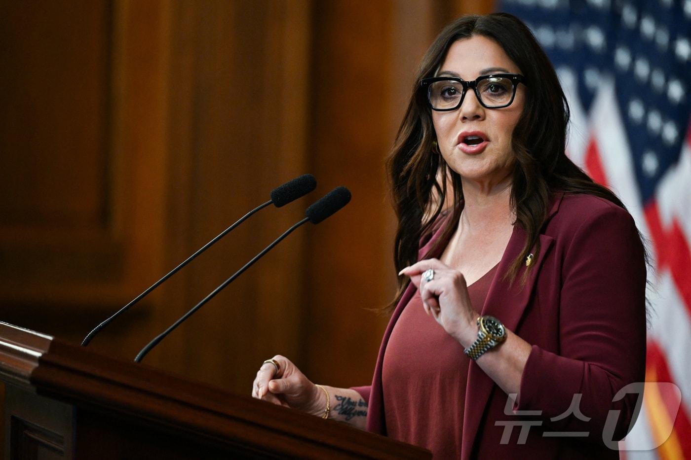 본문 이미지 - 로리 차베스-디레머 미국 노동부 장관이 지난해 11월 4일 워싱턴 연방 의사당에서 연방정부 셧다운 관련 기자회견을 하고 있다. 2025.11.4 ⓒ 로이터=뉴스1 ⓒ News1 강민경 기자