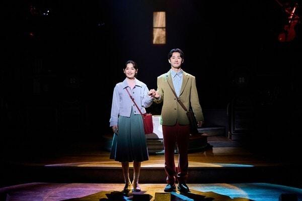 본문 이미지 - 창작 뮤지컬 '어쩌면 해피엔딩' 10주년 공연장면