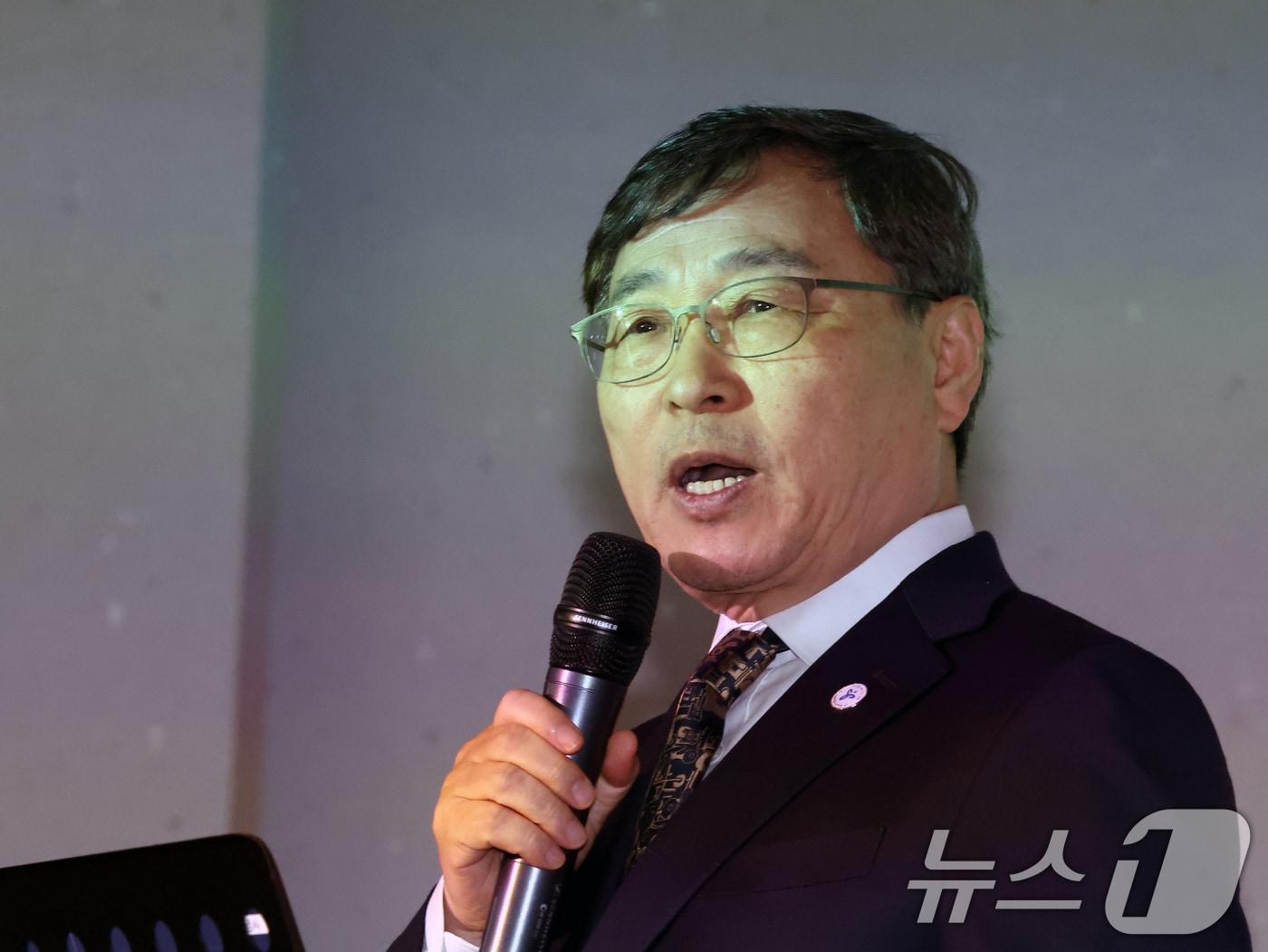 본문 이미지 - 정근식 서울시교육감이 26일 오전 서울 중구 서울시청 서소문별관 후생동 강당에서 열린 '제11회 서울특별시 학생인권의 날 기념식'에서 기념사를 하고 있다. 2026.1.26 ⓒ 뉴스1 황기선 기자