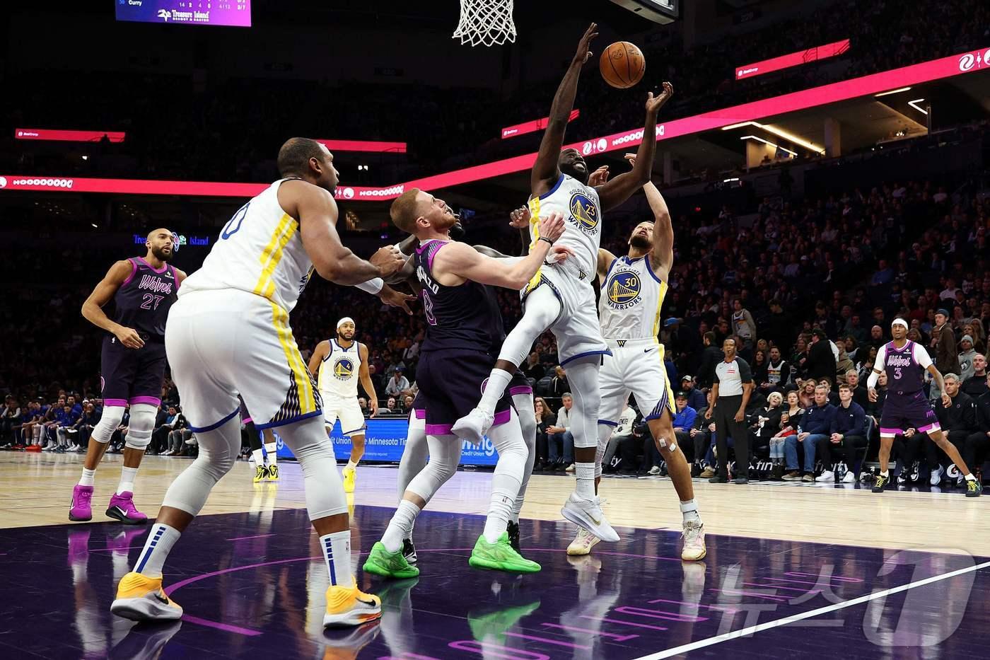 본문 이미지 - NBA 골든스테이트가 부상자 속출에도 미네소타를 꺾었다. ⓒ AFP=뉴스1