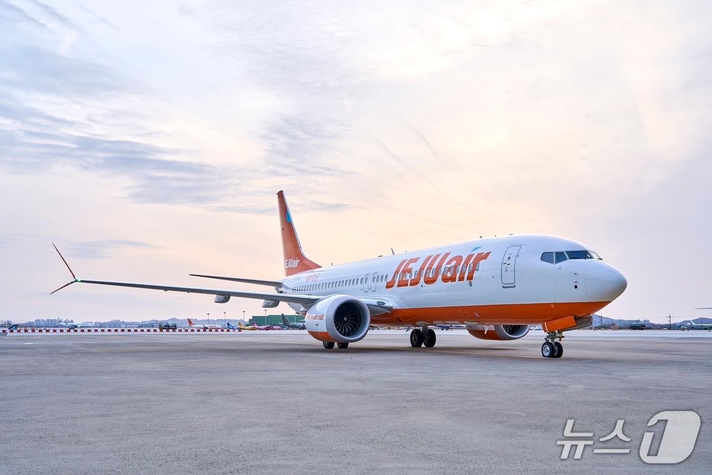 본문 이미지 -  제주항공 B737-8 항공기.(제주항공 제공)