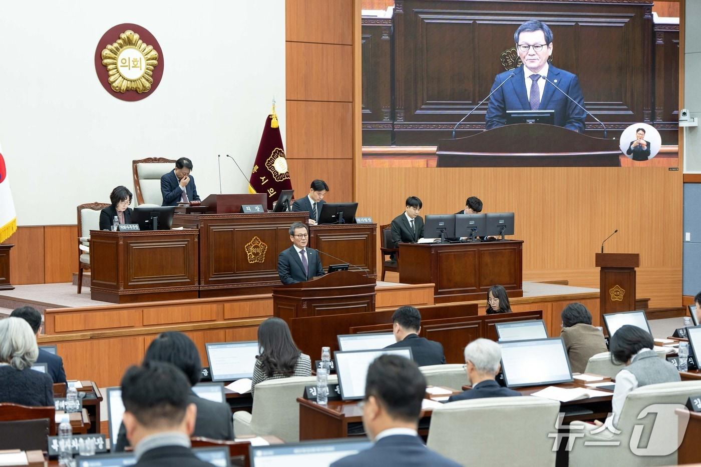 본문 이미지 - 26일 강원 강릉시의회 임시회 1차 본회의에서 시정연설하는 김홍규 시장.(강릉시 제공, 재판매 및 DB 금지) 2026.1.26/뉴스1