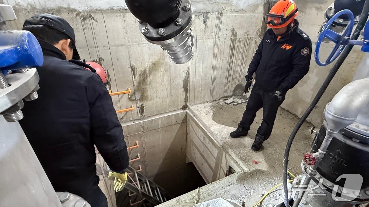 본문 이미지 - 26일 낮 12시 34분께 울산 울주군 삼남읍의 한 지하차도 공사장에서 50대 작업자가 5m 높이에서 추락했다.(울산소방본부 제공. 재판매 및 DB금지)/뉴스1