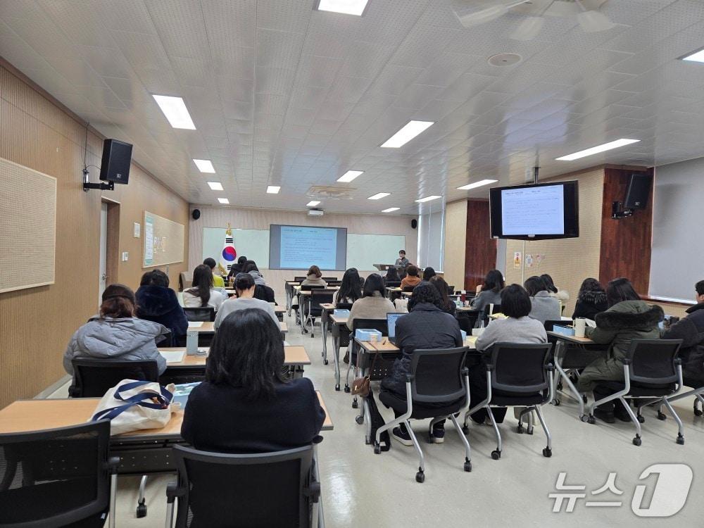 본문 이미지 - 강원특별자치도교육청유아교육원, 유치원 자율장학 직무연수 운영.(강원유아교육원 제공, 재판매 및 DB금지)