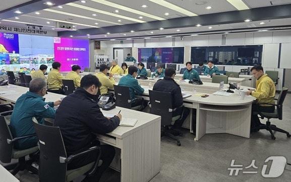 본문 이미지 - 26일 개최된 부산시 화재 예방 긴급대책회의 (부산시 제공. 재판매 및 DB금지)