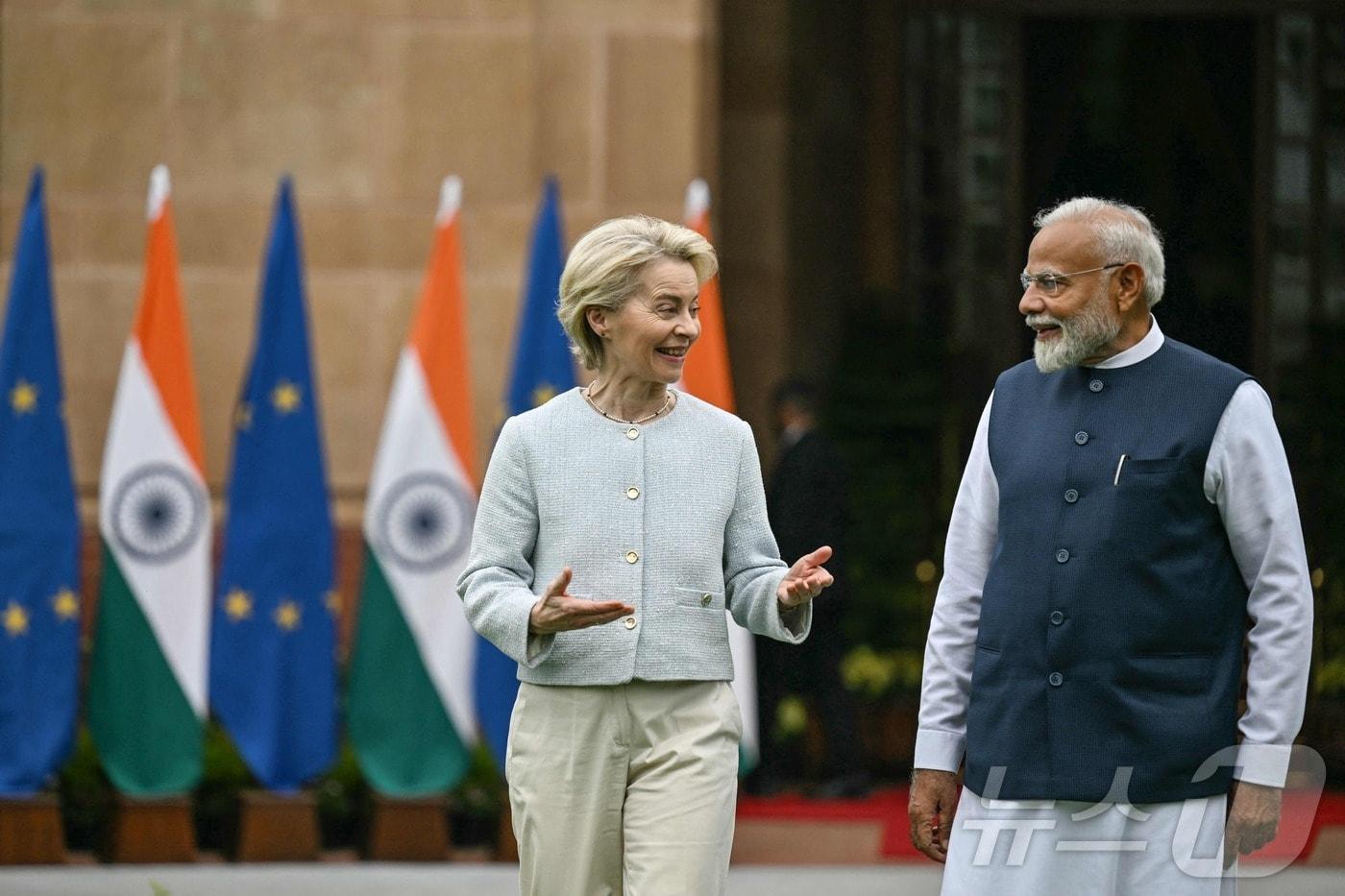 본문 이미지 - 우르줄라 폰데어라이엔 유럽연합(EU) 집행위원장과 나렌드라 모디 인도 총리 <자료사진> ⓒ AFP=뉴스1