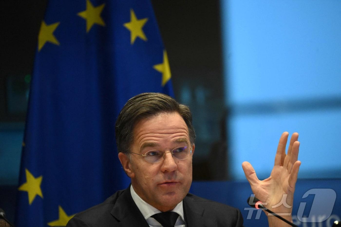 본문 이미지 - 마르크 뤼터 북대서양조약기구(NATO·나토) 사무총장은 26일(현지시간) 브뤼셀 유럽의회에서 열린 안보·방위위원회 회의에서 발언하고 있다. 2026.1.26 ⓒ AFP=뉴스1 ⓒ News1 김경민 기자