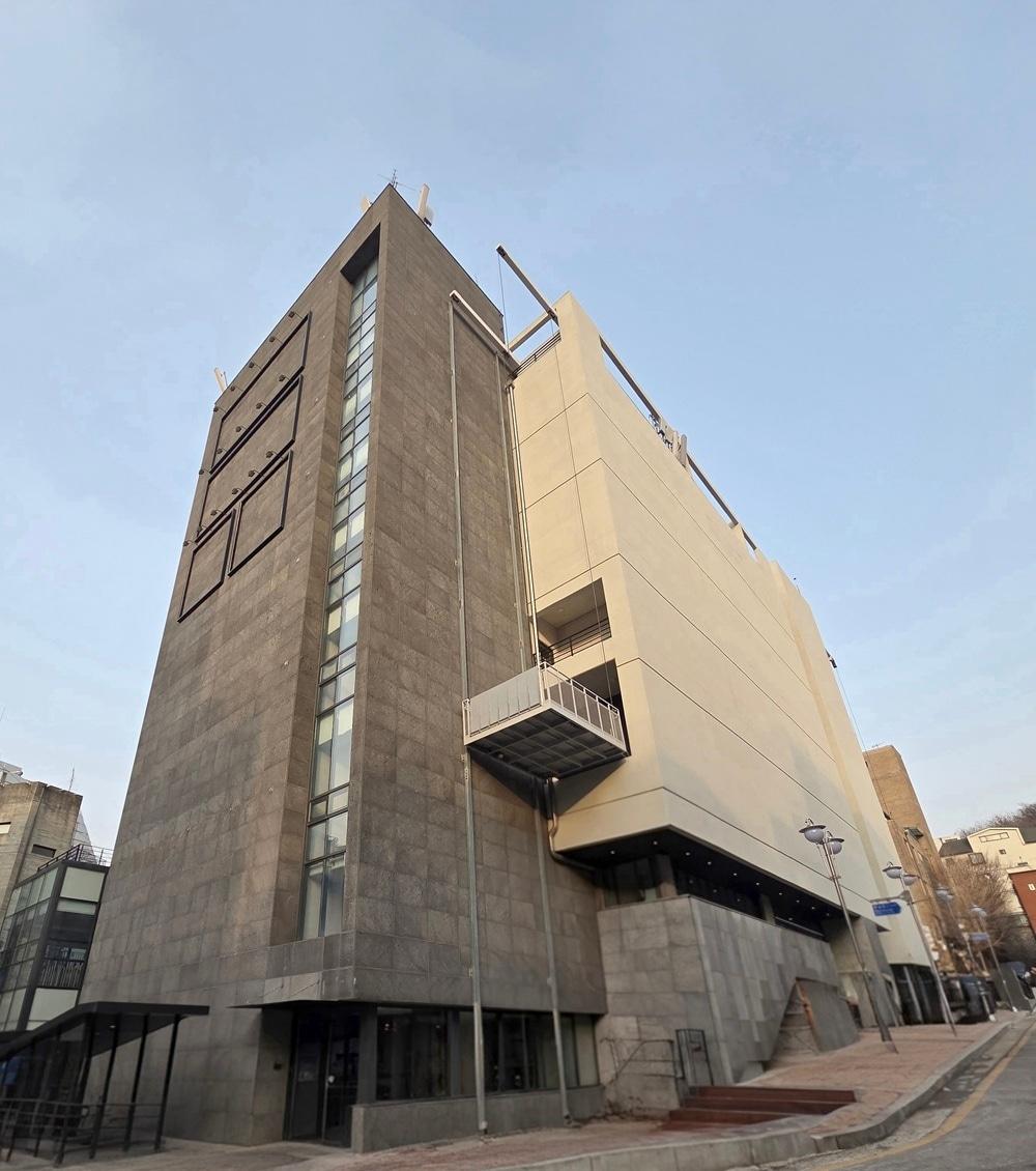 본문 이미지 - NOL 씨어터 대학로 외관(놀유니버스 제공)