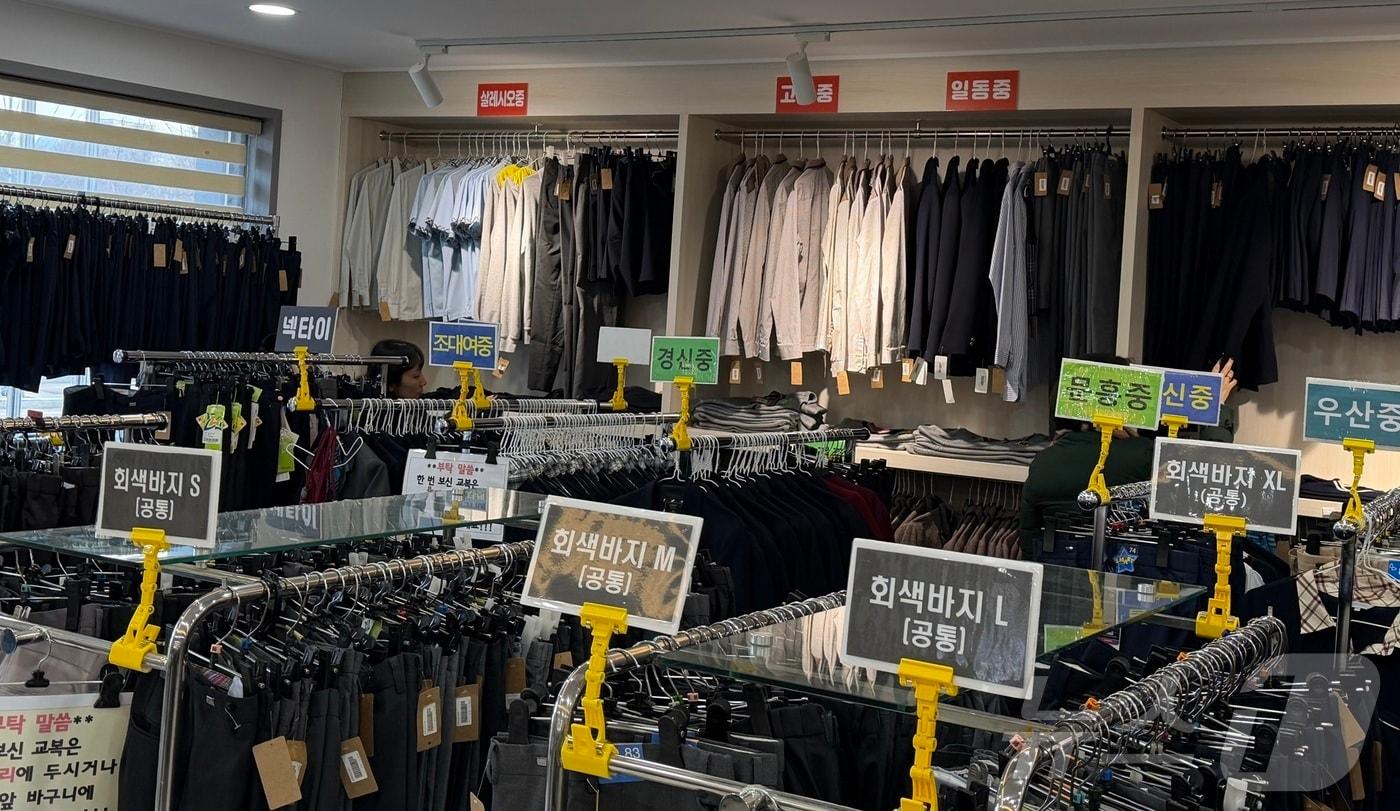 본문 이미지 - 광주 동·서부교육지원청 교복 물려주기 사업.(광주교육청 제공. 재배포 및 DB 금지)