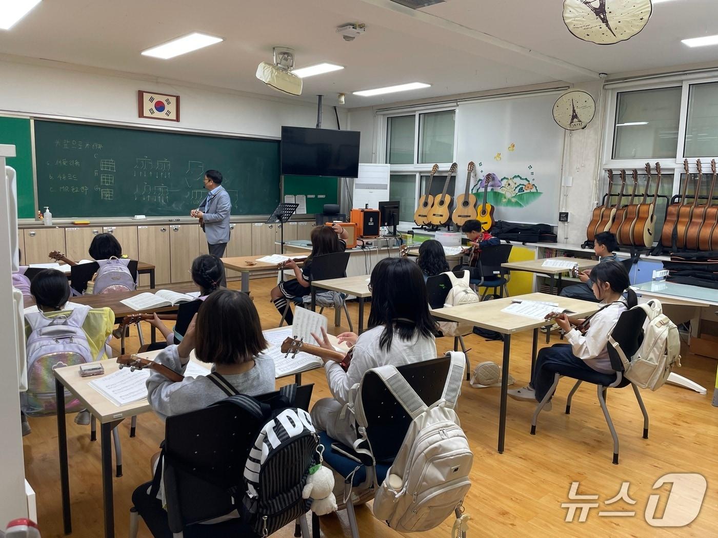 본문 이미지 - 강원도내 한 학교에서 진행 중인 늘봄학교 현장.(도교육청 제공, 재판매 및 DB금지)