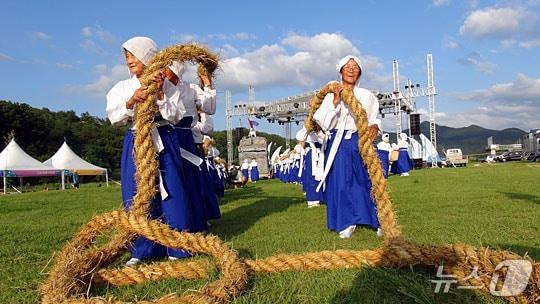 본문 이미지 - ‘금산 농바우끄시기’ 시연 모습(금산군 제공.재판매 및 DB금지)/뉴스1