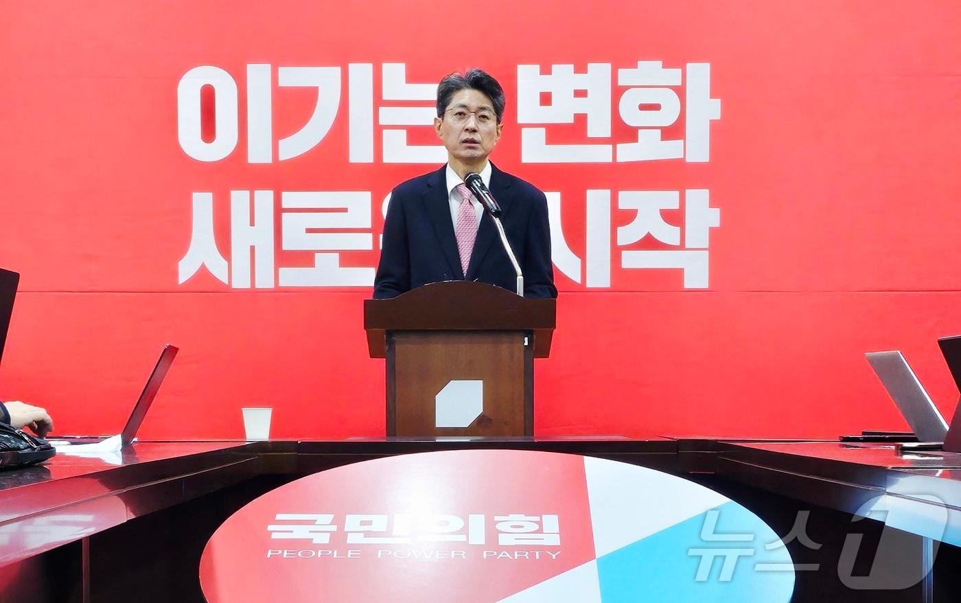 본문 이미지 - 정장수 전 대구시 경제부시장이 지난 1월27일 국민의힘 대구시당에서 6·3 지방선거에 대구 중구청장 출마를 선언했다.(사진은 기사 내용과 무관함) 026.1.27 ⓒ 뉴스1 남승렬 기자